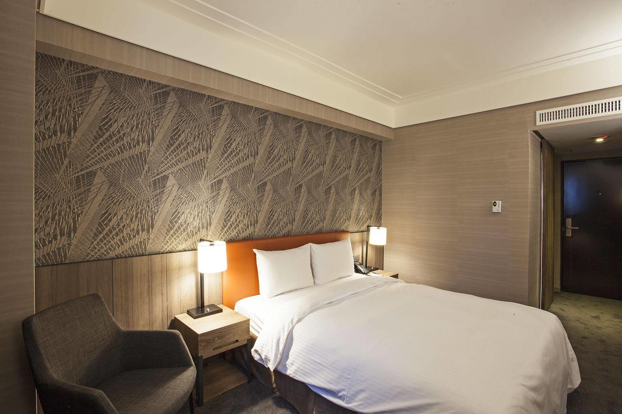Citizen Hotel Тайпей Екстериор снимка