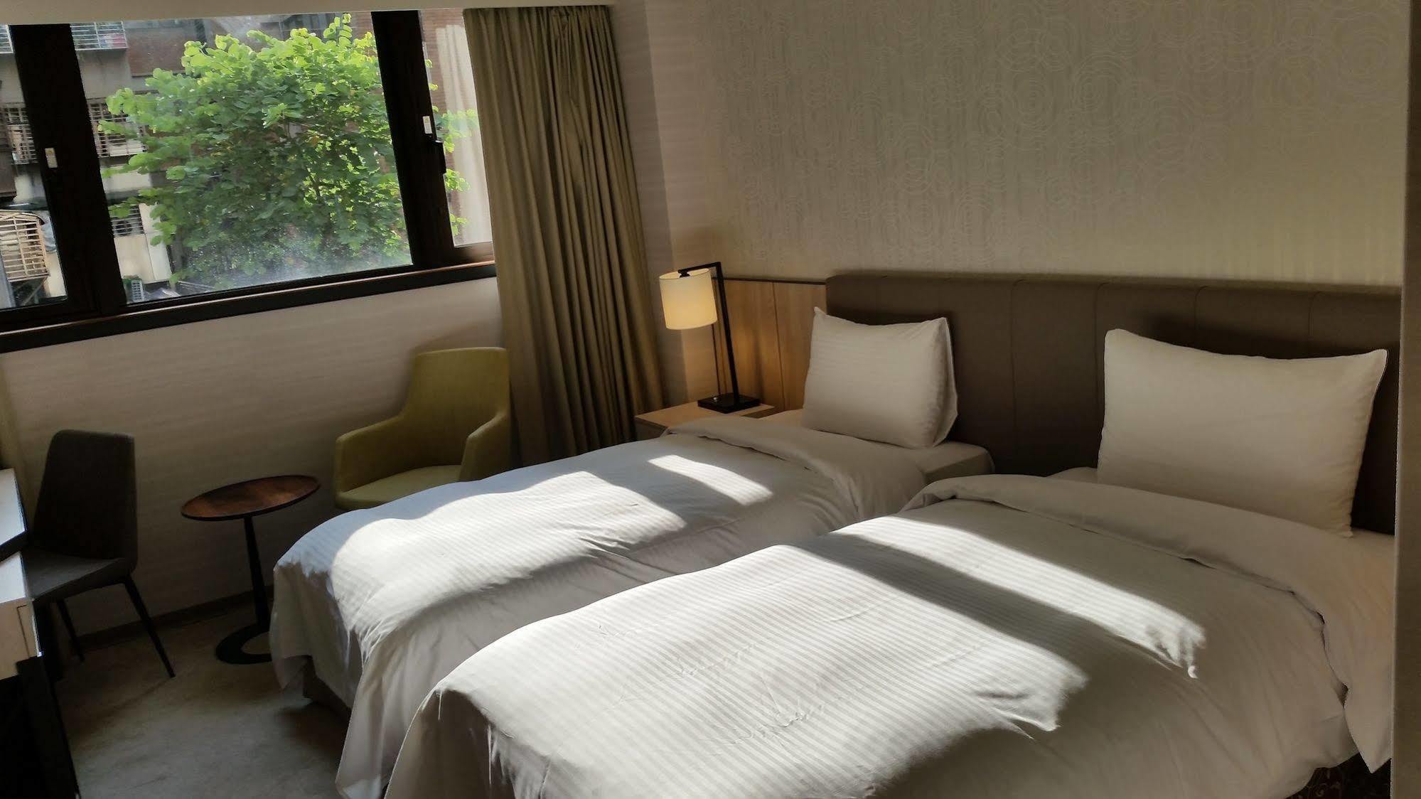 Citizen Hotel Тайпей Екстериор снимка