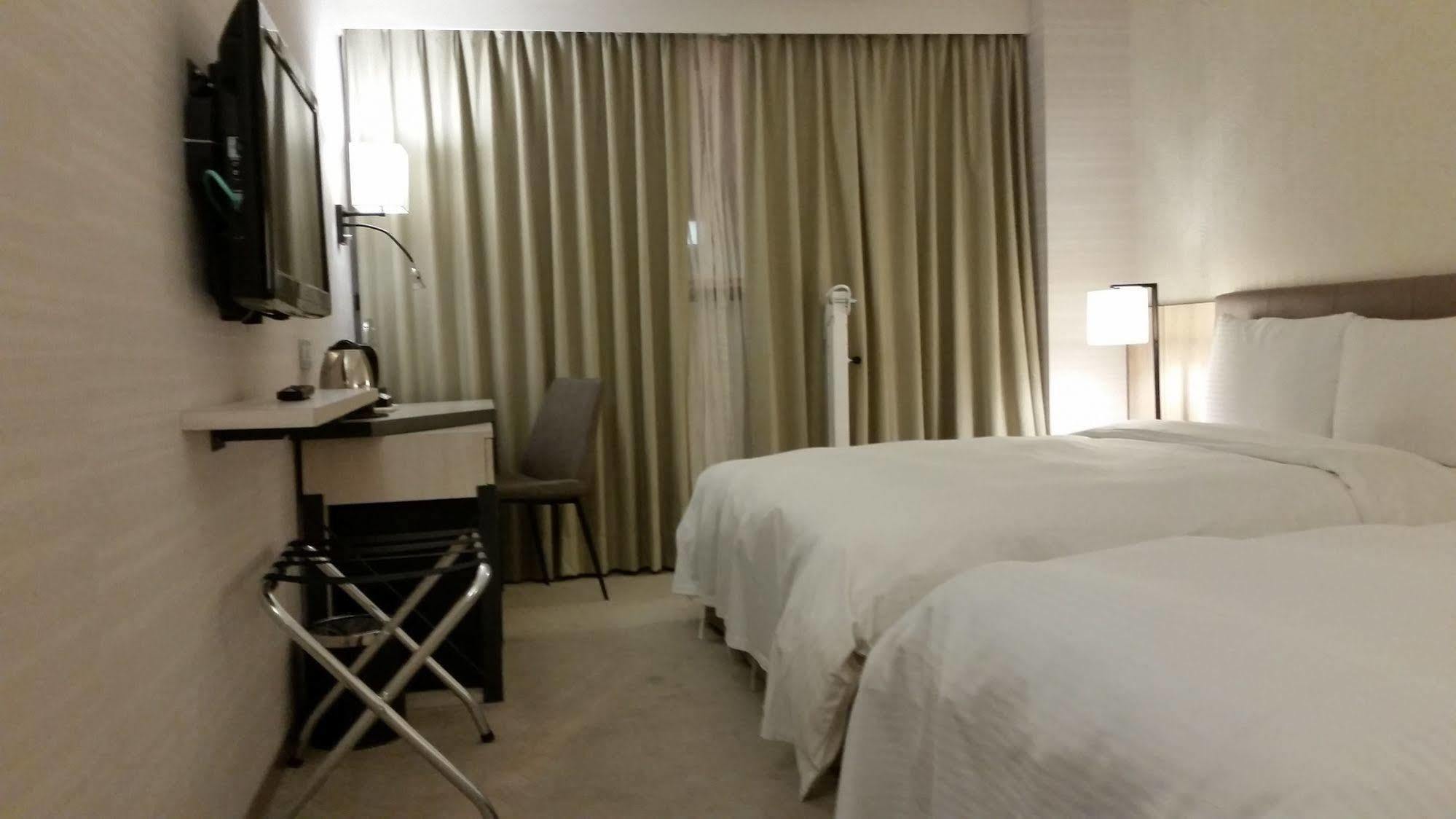 Citizen Hotel Тайпей Екстериор снимка