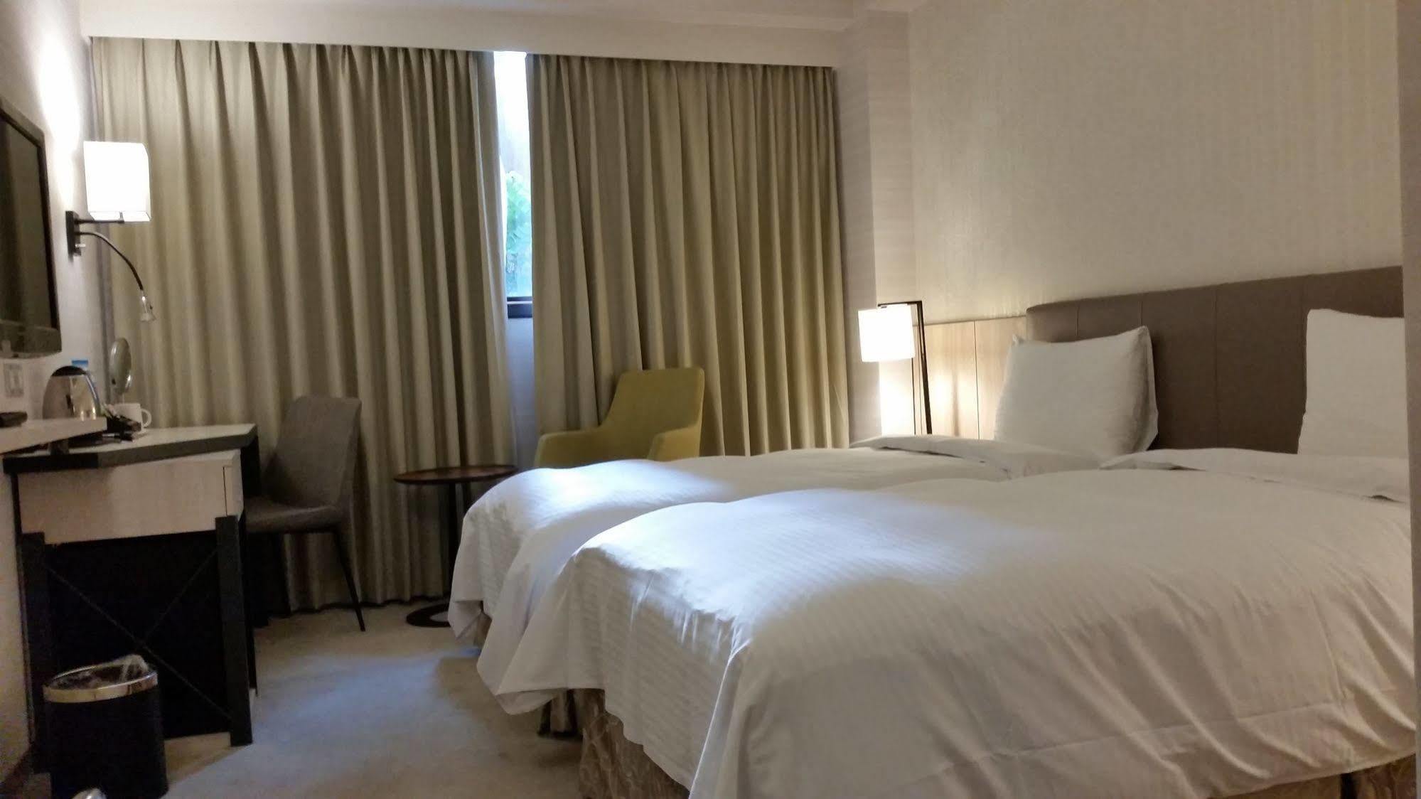 Citizen Hotel Тайпей Екстериор снимка