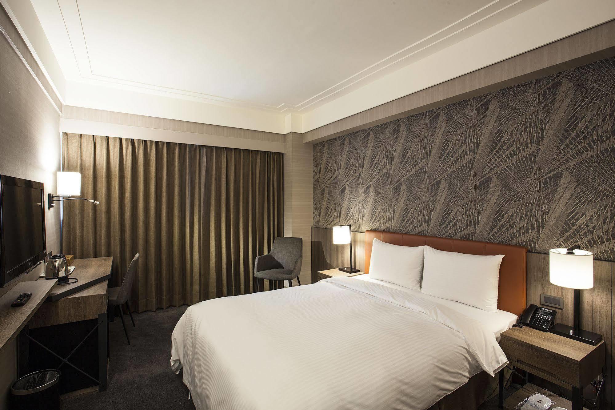 Citizen Hotel Тайпей Екстериор снимка